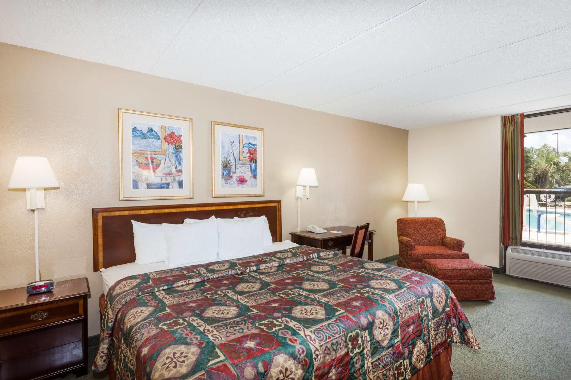 Days Inn By Wyndham Statesboro Kültér fotó