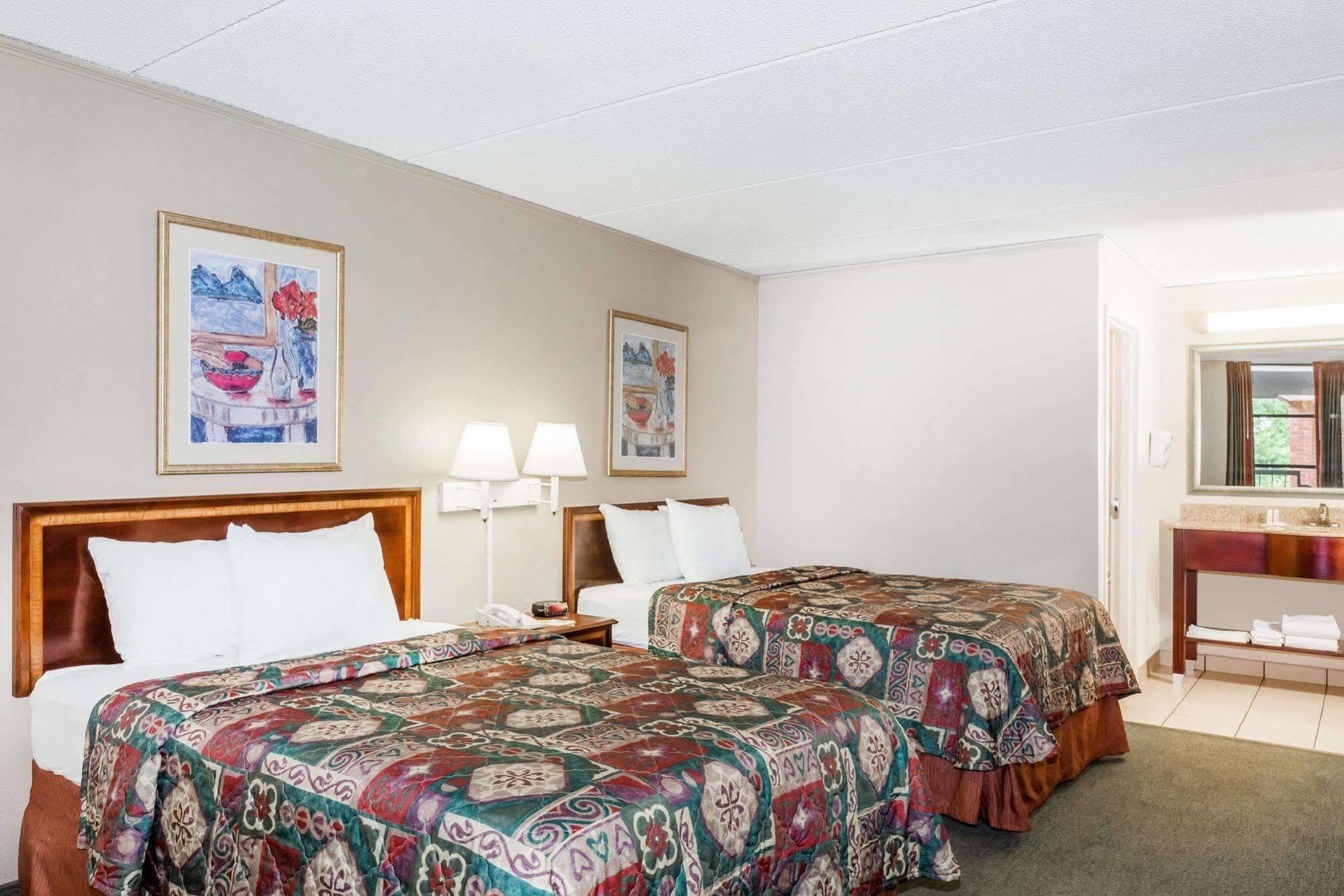 Days Inn By Wyndham Statesboro Kültér fotó