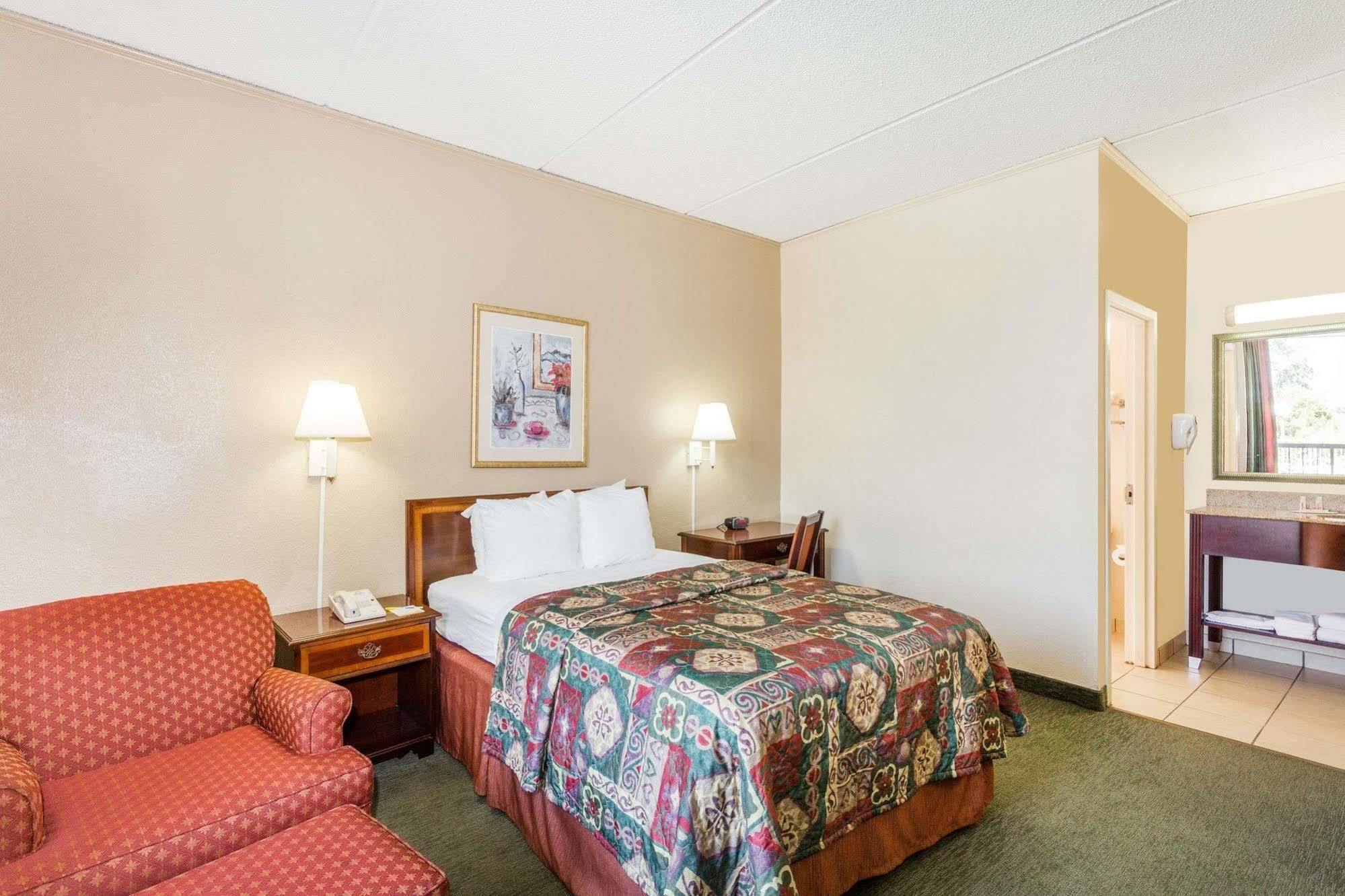 Days Inn By Wyndham Statesboro Kültér fotó